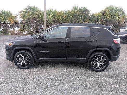 Used 2025 Jeep Compass Limited image 7