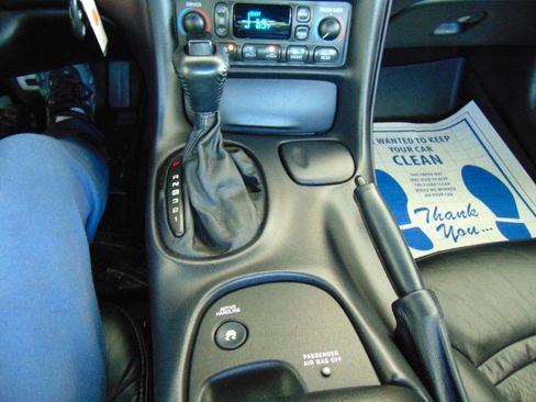 Used 2001 Chevrolet Corvette Coupe w/ Preferred Equipment Group1 RWD image 16