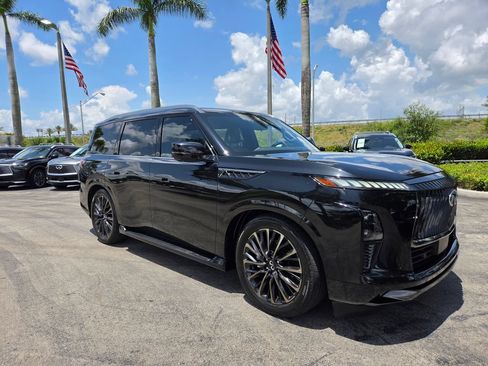 Used 2025 INFINITI QX80 Autograph AWD/4WD image 2