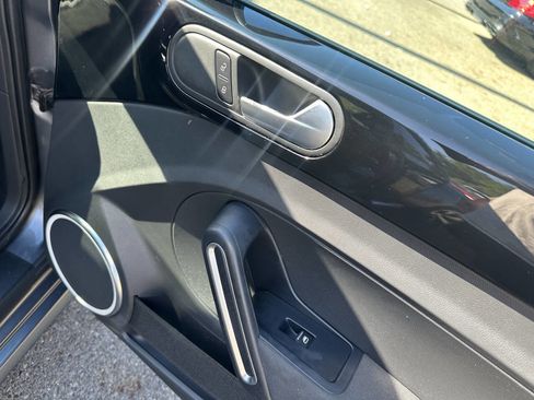 Used 2012 Volkswagen Beetle 2.0T image 22