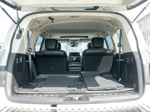 Used 2024 Nissan Armada Platinum w/ Captain's Chairs Package image 38