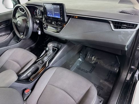Used 2022 Toyota Corolla LE image 29