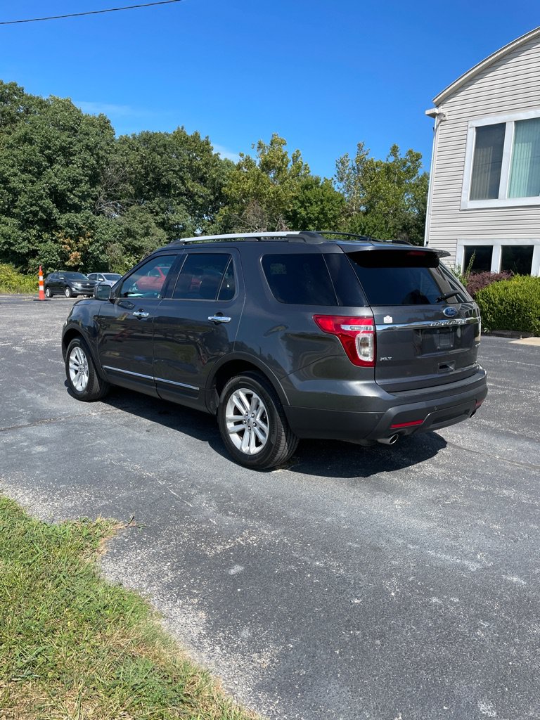Used 2015 Ford Explorer XLT w/ Equipment Group 202B FWD image 3