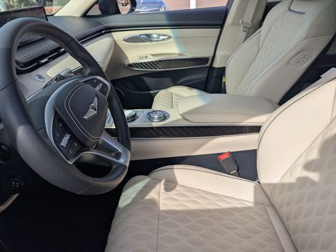 Used 2025 Genesis GV70 3.5T Sport w/ Sport Prestige Package image 18