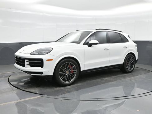 New 2025 Porsche Cayenne S image 1