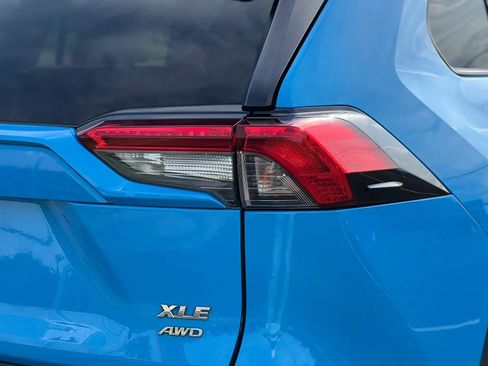 Used 2019 Toyota RAV4 XLE Premium w/ All Weather Liner Package AWD/4WD image 11