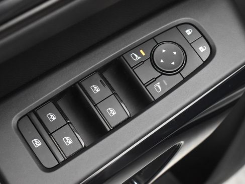 Used 2025 Nissan Pathfinder SV AWD/4WD image 10