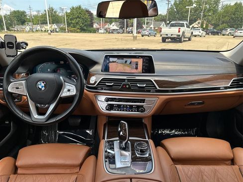 Used 2020 BMW 750i xDrive w/ Executive Package AWD/4WD image 14