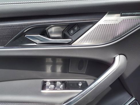 Certified 2025 Jaguar F-PACE R-Dynamic S image 20