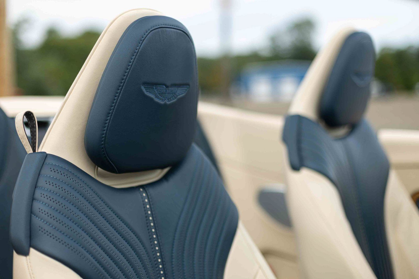 Used 2019 Aston Martin DB11 Volante RWD image 16