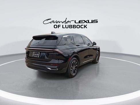 Used 2025 Lincoln Nautilus Premier AWD/4WD image 8