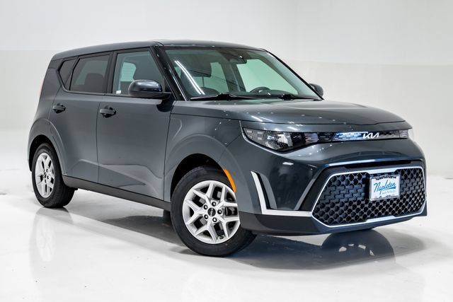 Used 2025 Kia Soul LX w/ LX Technology Package FWD image 6