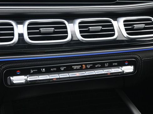 Used 2023 Mercedes-Benz Maybach GLS 600 4MATIC image 21