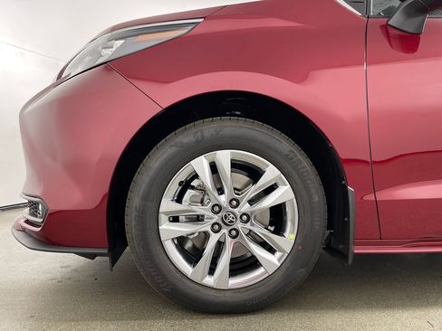 New 2026 Toyota Sienna XLE image 11