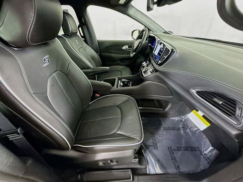 New 2026 Chrysler Pacifica Limited image 26