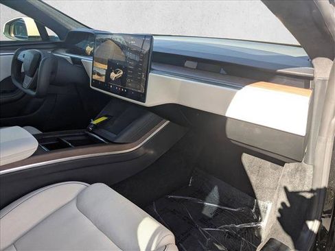 Used 2021 Tesla Model S Plaid image 22