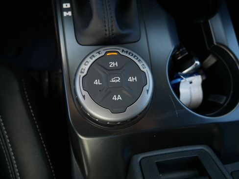 Used 2025 Ford Bronco Badlands image 29