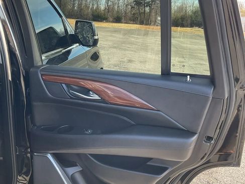 Used 2019 Cadillac Escalade Luxury image 43