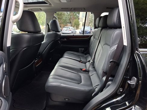 Certified 2020 Lexus LX 570 4WD w/ 3rd Row & Luxury Pkg image 10