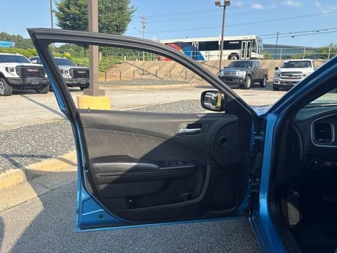 Used 2019 Dodge Charger SXT w/ Blacktop Package RWD image 6