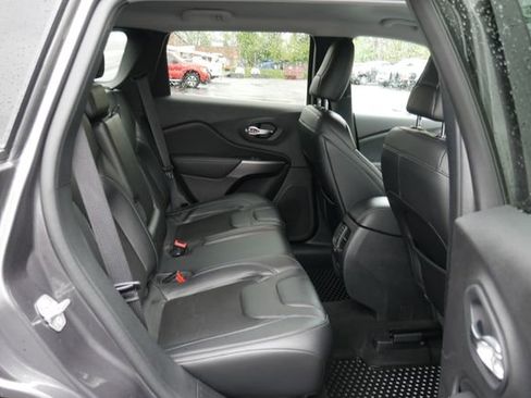 Used 2020 Jeep Cherokee Latitude Plus w/ Cold Weather Group AWD/4WD image 24