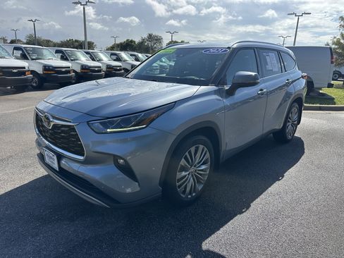 Used 2021 Toyota Highlander Platinum image 5