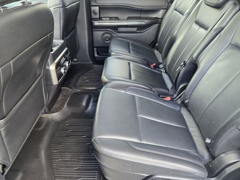Used 2018 Ford Expedition XLT w/ Equipment Group 202A RWD image 26