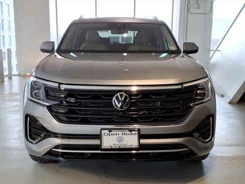 Used 2025 Volkswagen Atlas SEL Premium R-Line image 2