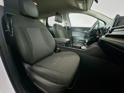 Used 2025 Kia Sportage LX FWD image 29