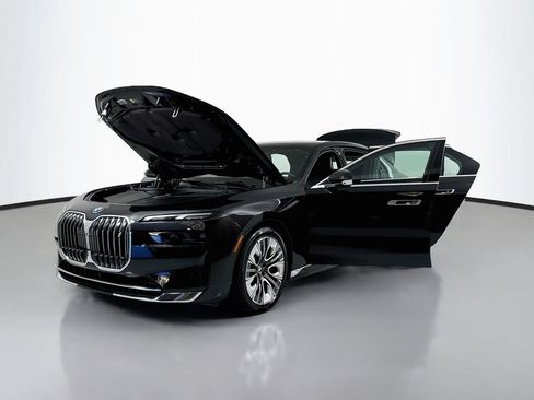 Used 2023 BMW i7 xDrive60 AWD/4WD image 23