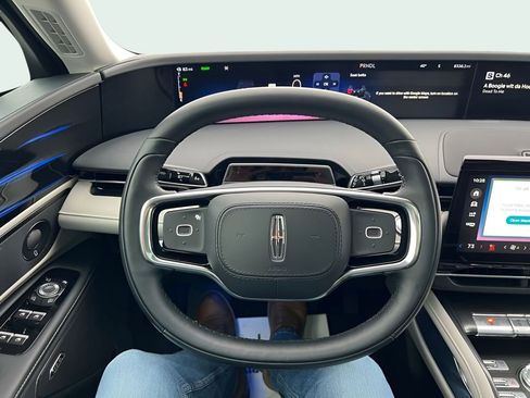 Used 2025 Lincoln Nautilus Reserve image 29