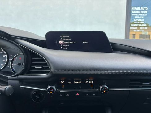 Used 2019 MAZDA MAZDA3 Hatchback w/ Premium Package image 29