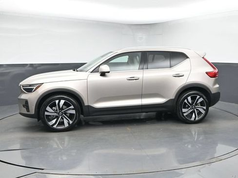 Used 2024 Volvo XC40 B5 Ultimate AWD/4WD image 4
