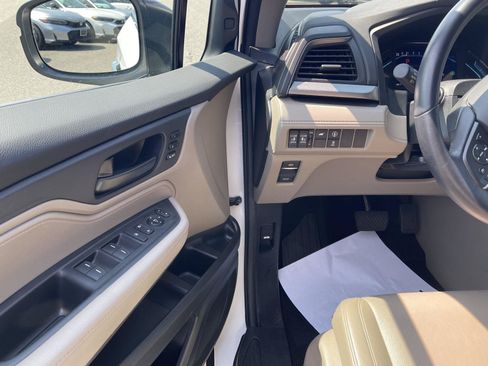 Used 2024 Honda Odyssey EX-L image 2