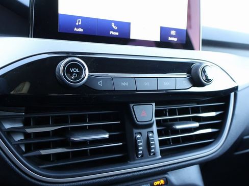 Used 2022 Ford Escape SE w/ SE Sport Appearance Package image 37