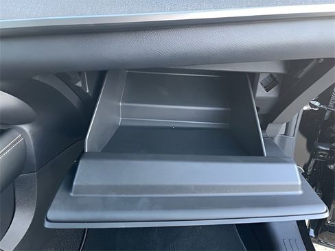 Used 2025 Nissan Kicks SV image 31