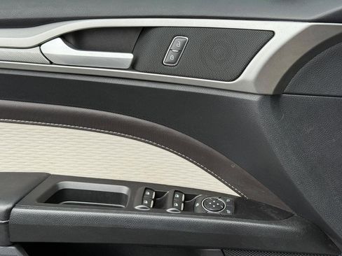 Used 2020 Ford Fusion SE w/ Equipment Group 151A image 23