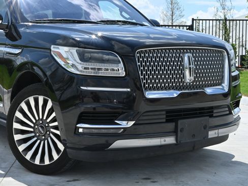 Used 2019 Lincoln Navigator Reserve AWD/4WD image 10
