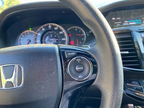 Used 2017 Honda Accord EX image 16