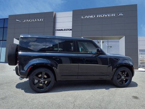 Certified 2025 Land Rover Defender 110 X-Dynamic SE image 6