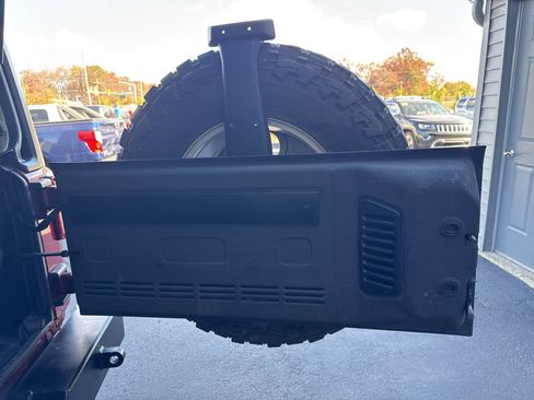Used 2013 Jeep Wrangler Unlimited Sahara AWD/4WD image 20