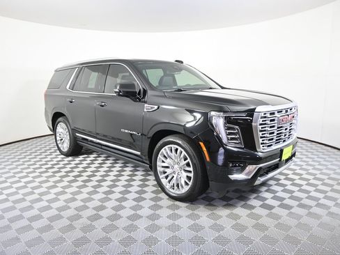 Used 2025 GMC Yukon Denali w/ Sun & Power Step Package AWD/4WD image 9