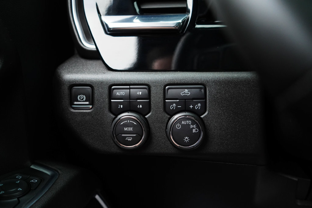 Used 2024 Chevrolet Silverado 1500 LT AWD/4WD image 31