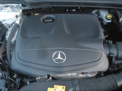 Used 2019 Mercedes-Benz GLA 250 4MATIC image 14