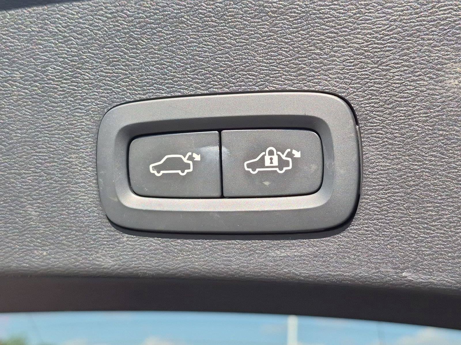 Used 2024 Volvo XC40 B5 Core AWD/4WD image 29