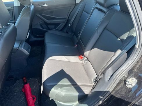 Used 2019 Volkswagen Jetta SEL w/ Cold Weather Package FWD image 16