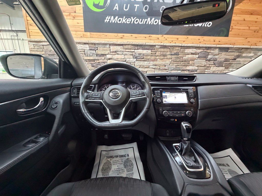 Used 2017 Nissan Rogue SV AWD/4WD image 29