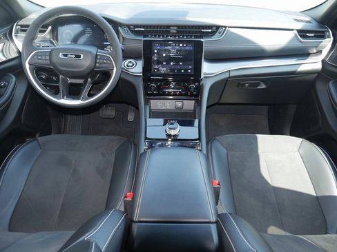 Used 2023 Jeep Grand Cherokee Altitude image 8