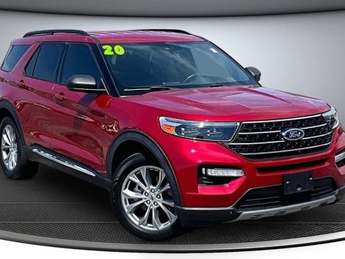 Used 2020 Ford Explorer XLT w/ Equipment Group 202A RWD image 3