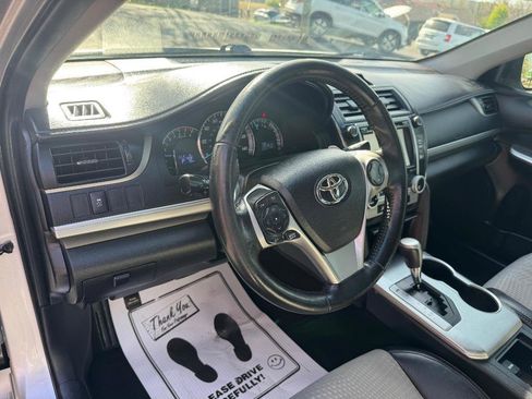 Used 2014 Toyota Camry SE w/ Moonroof Package image 14